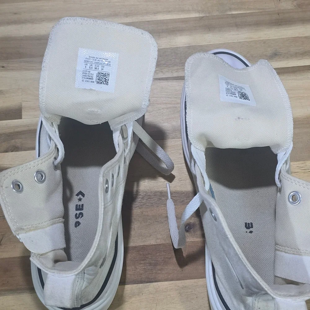 Converse Chuck Taylor All Star Lugged Lift A03012C Kids 6 White Platform‎